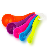A set of measuring spoons